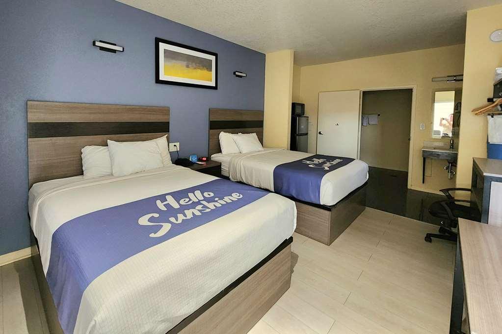 Days Inn By Wyndham Freeport Room photo