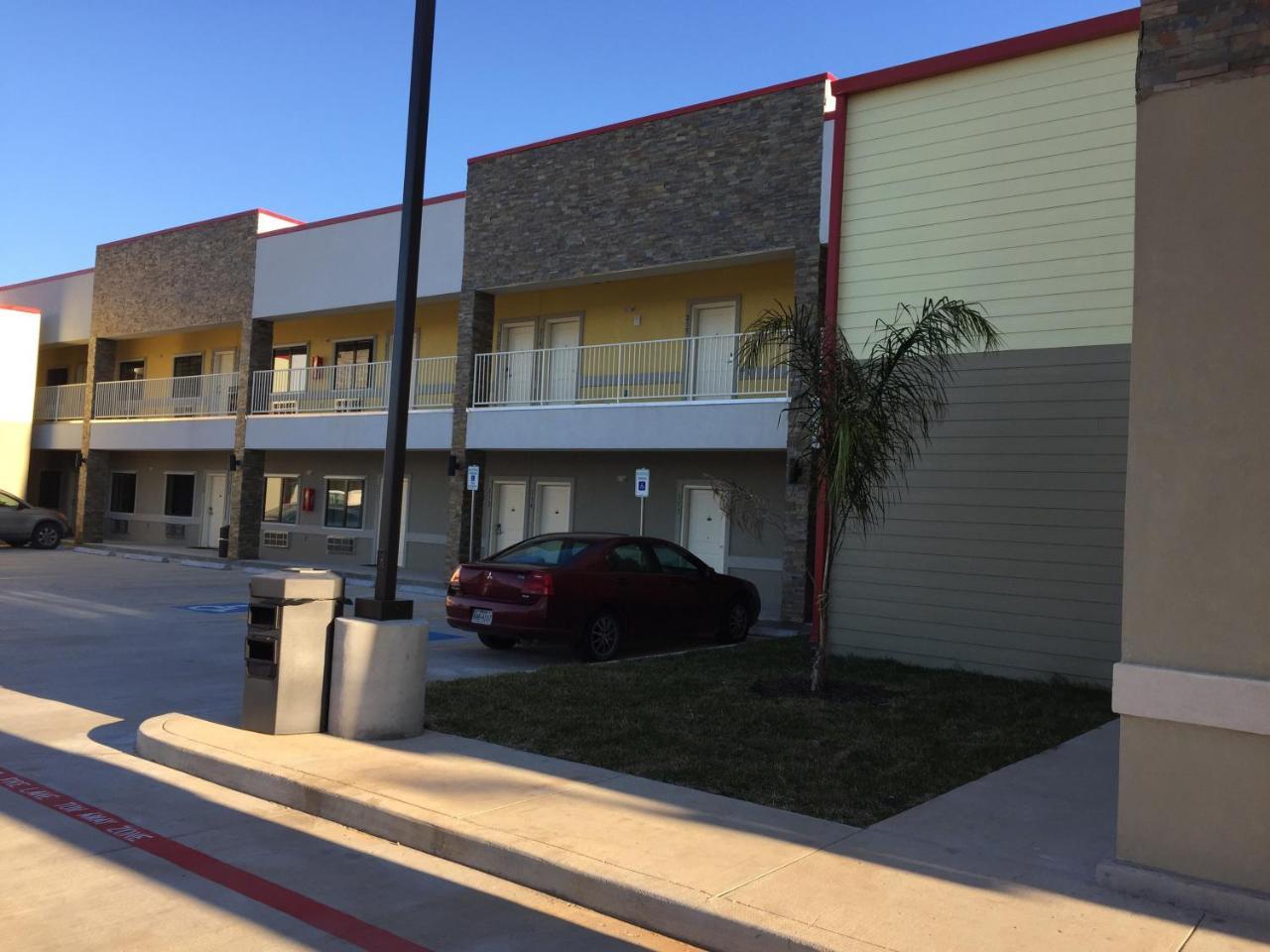 Days Inn By Wyndham Freeport Exterior photo