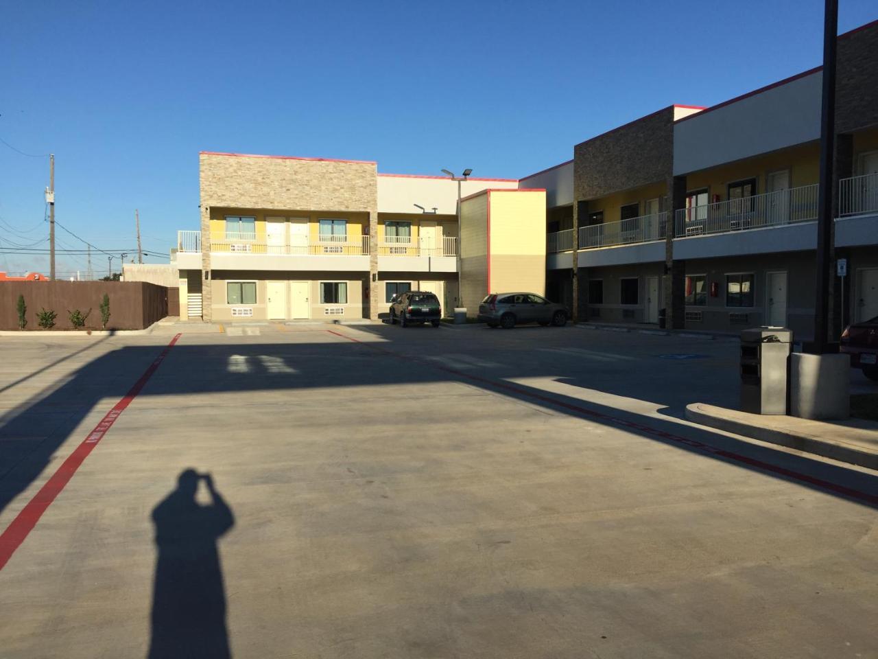 Days Inn By Wyndham Freeport Exterior photo